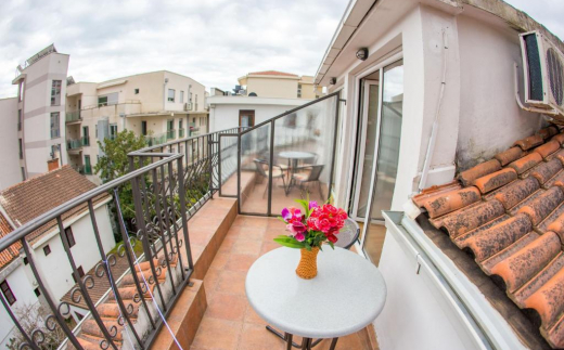 Luka Apartments