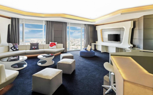 V Hotel Dubai, Curio Collection By Hilton