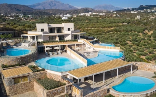 Zeus Eleva Mirabello Bay