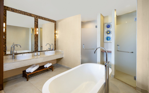 Swissotel & Grand Mercure Sanya Yalong Bay