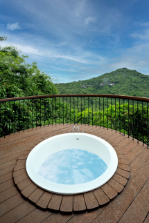 Yalong Bay Earthly Paradise Birds Nest Resort