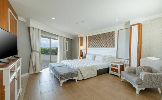 Crystal Sunset Luxury Resort&Spa
