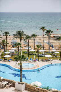 Cesars Resort Side