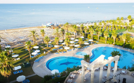 Cesars Resort Side