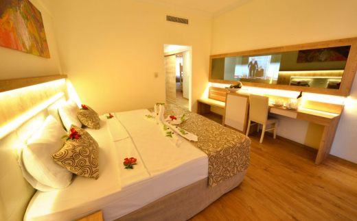 Cesars Resort Side