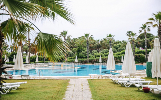 Cesars Resort Side