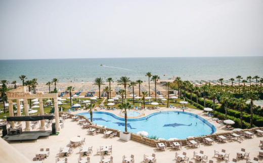Cesars Resort Side