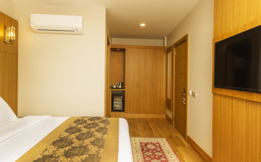 Acra Hotel