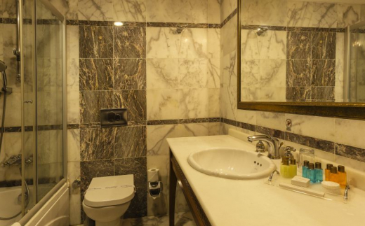 Acra Hotel