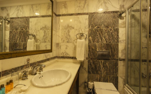 Acra Hotel